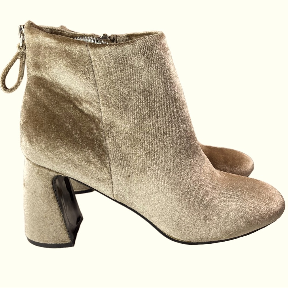Elegant Velvet Ankle Boots in Tan
